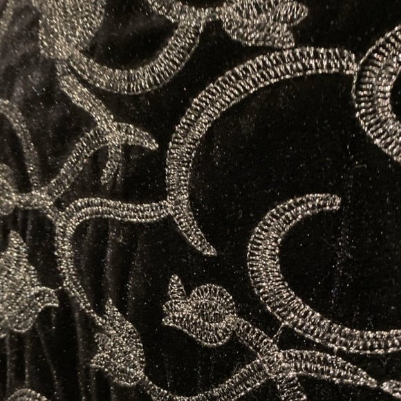 ALLISON DALEY Vest Size 18W Black Velvet with Raised Silver Flowers Curvy - Picture 9 of 13